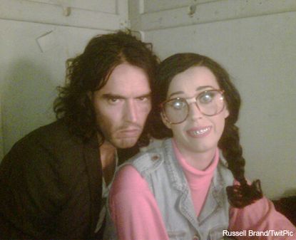 Russell's not a fan of Katy's geek chic look - Russell Brand, Katy Perry, twitter, twitpic, picture, uploaded, Teen Choice Awards, see, celebrity, news, Marie Claire