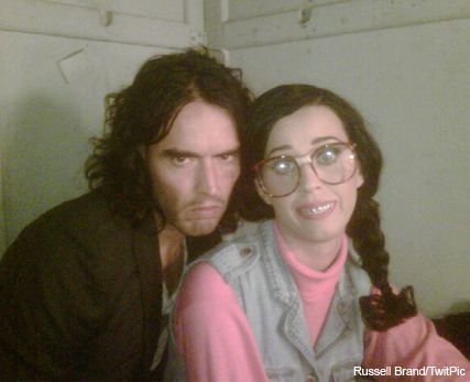 Russell&#039;s not a fan of Katy&#039;s geek chic look - Russell Brand, Katy Perry, twitter, twitpic, picture, uploaded, Teen Choice Awards, see, celebrity, news, Marie Claire