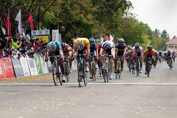 Michael Matthews (Team Jayco - Skins) lost his race lead, but had the consolation of winning the sprint for fourth