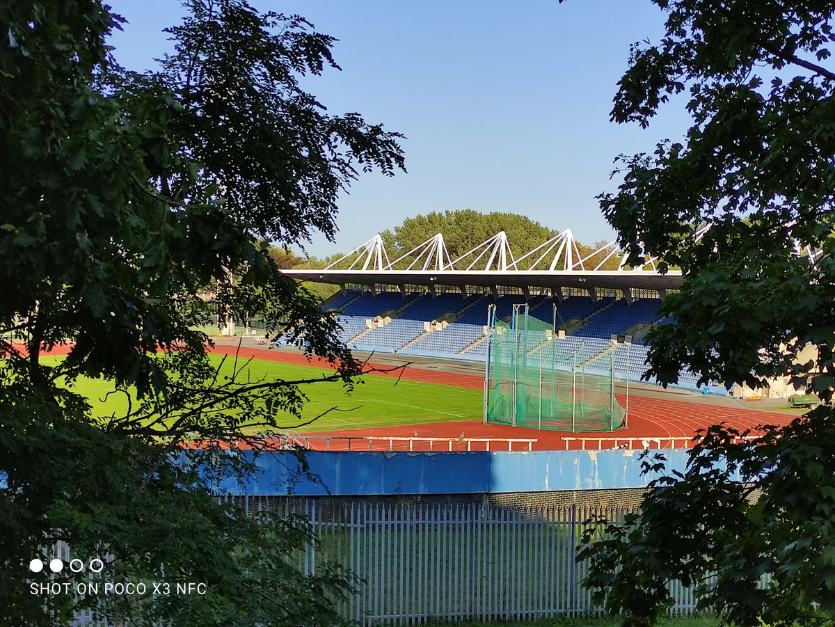 Scenes such as this highlight the reason that even a 2x digital zoom can be useful sometimes. At 1x, the far-away stadium is just a small feature among trees.