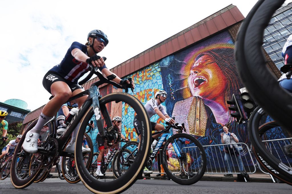 Riders take part in the elite women&rsquo;s road race during the UCI Cycling World Championships