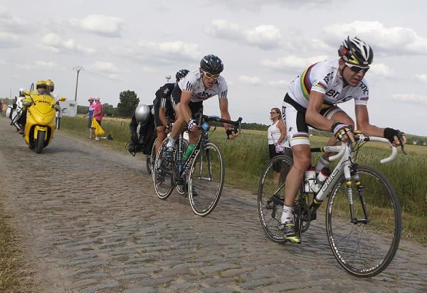 The front group, with Cadel Evans (BMC) and Geraint Thomas (Sky)