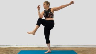 Jacqueline Gikow performing a high knee cross body exercise