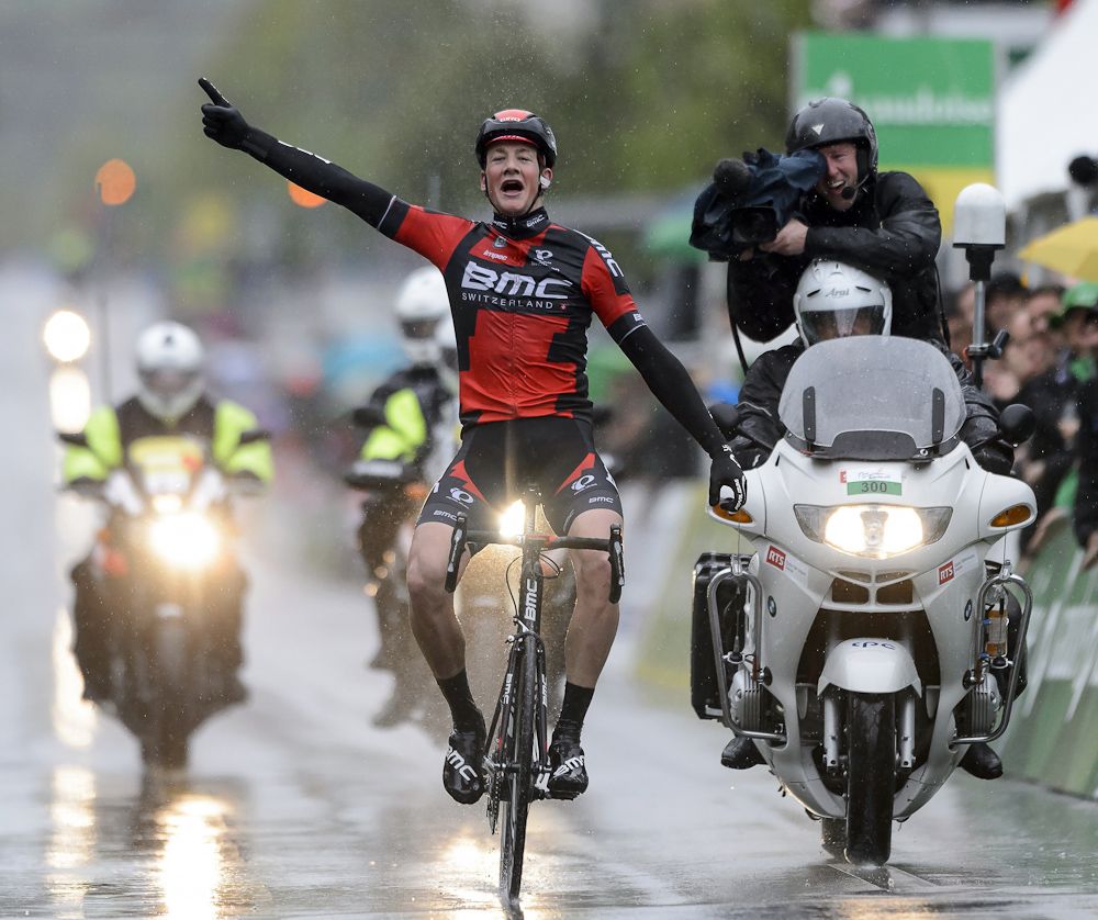 Stefan K&uuml;ng takes the stage 4 win in Romandie.