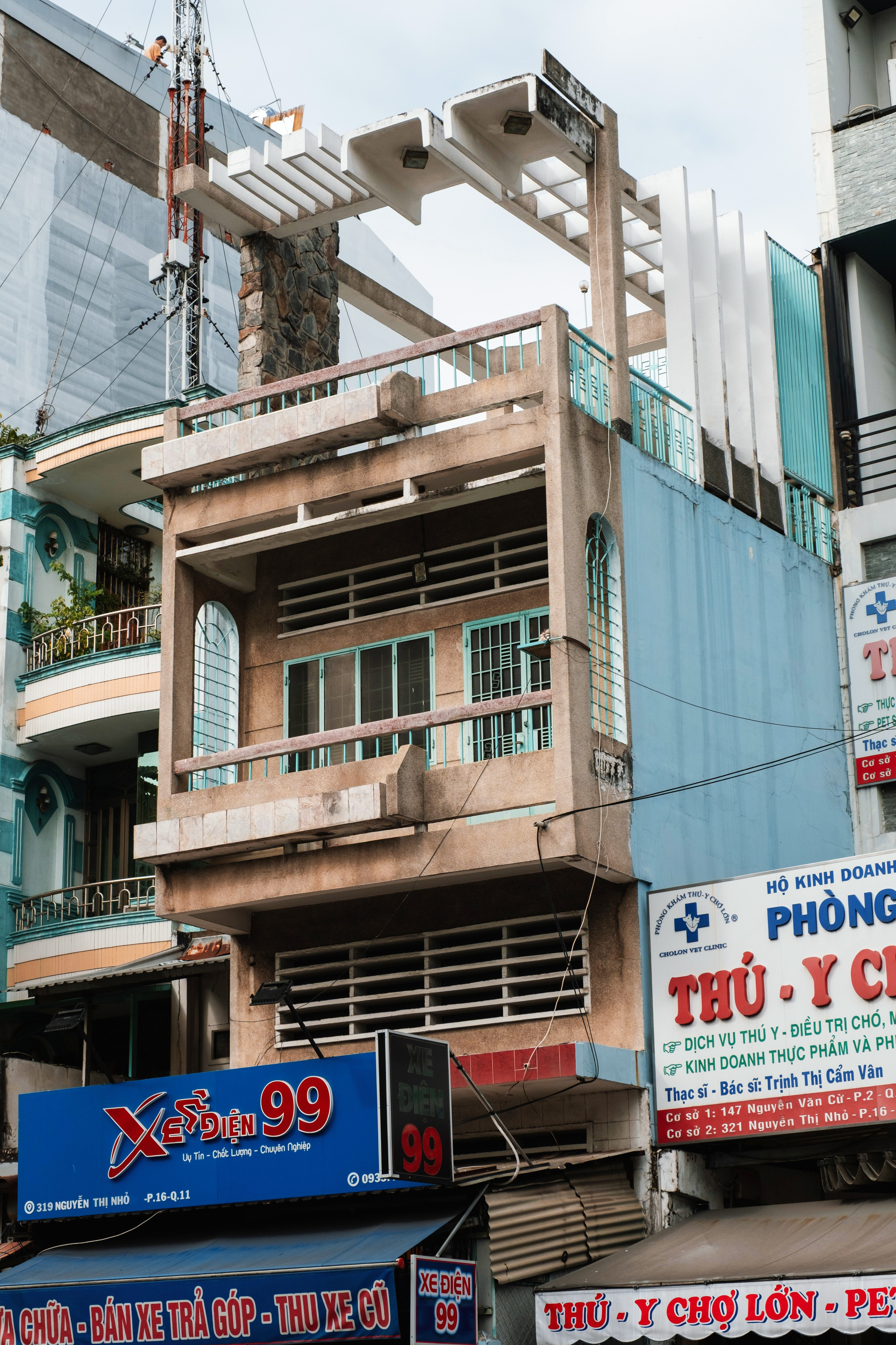 Vietnamese modernist architecture building with example of pergola