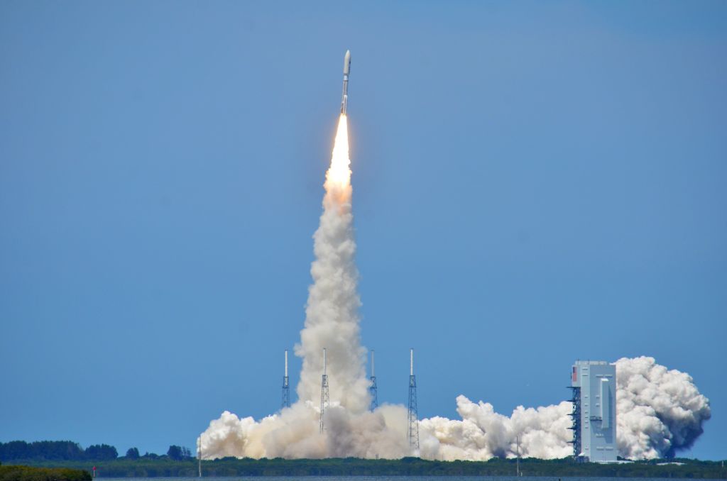 The U.S. Air Force&#039;s AEHF 2 satellite blasts off on May 4, 2012. 