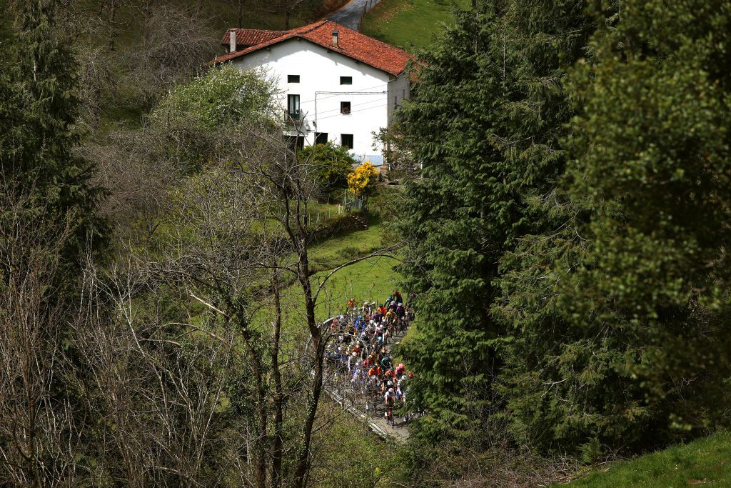 ARRATE SPAIN APRIL 09 A general view of the peloton competing during the 61st Itzulia Basque Country 2022 Stage 6 a 1357km stage from Eibar to Arrate itzulia WorldTour on April 09 2022 in Arrate Spain Photo by Gonzalo Arroyo MorenoGetty Images