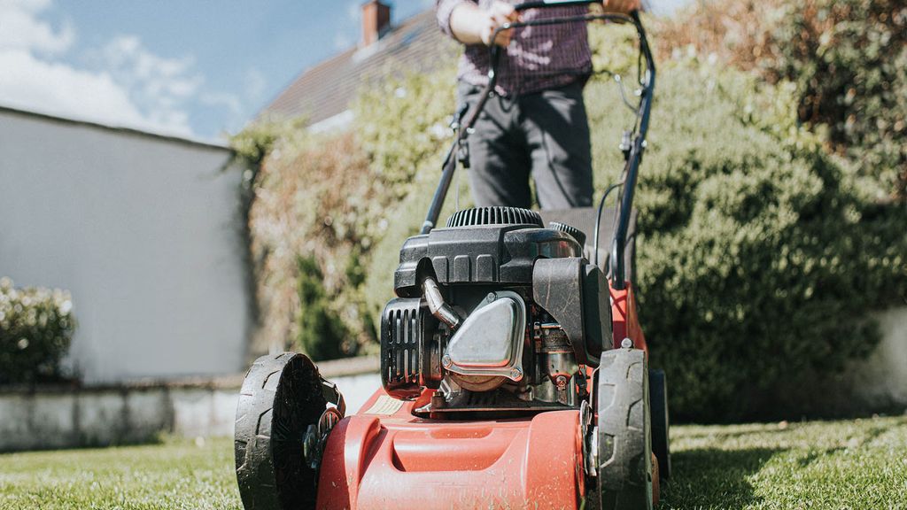 Push lawn mowers vs selfpropelled lawn mowers which is best? Top