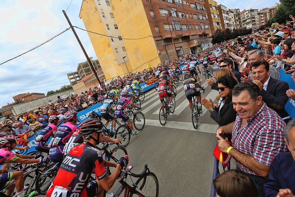 Fans cheer the riders for the start of stage 13