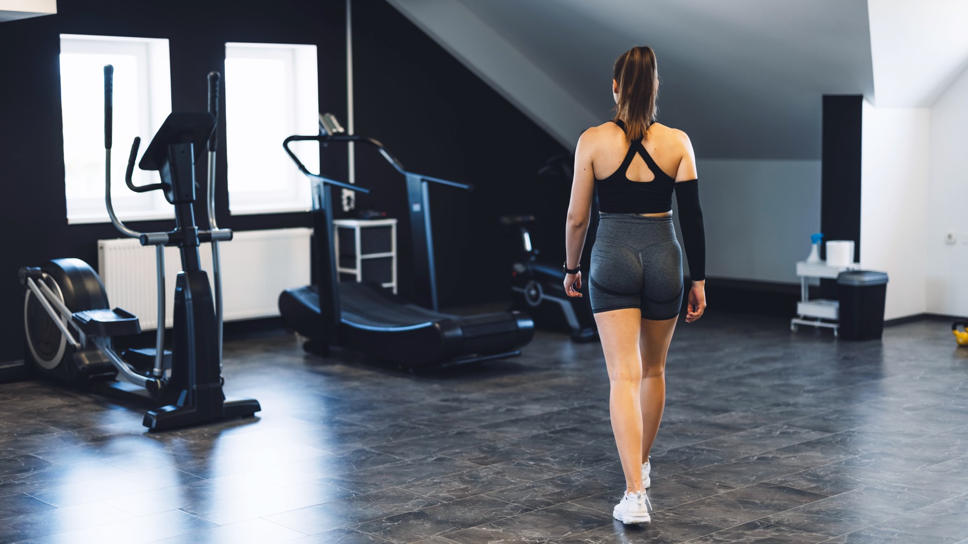 Top Gym Accessories for Women to Improve Performance and Comfort