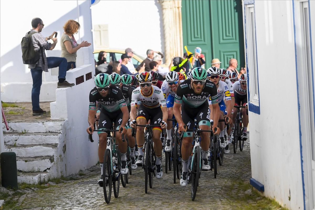 Bora-Hansgrohe lead the peloton