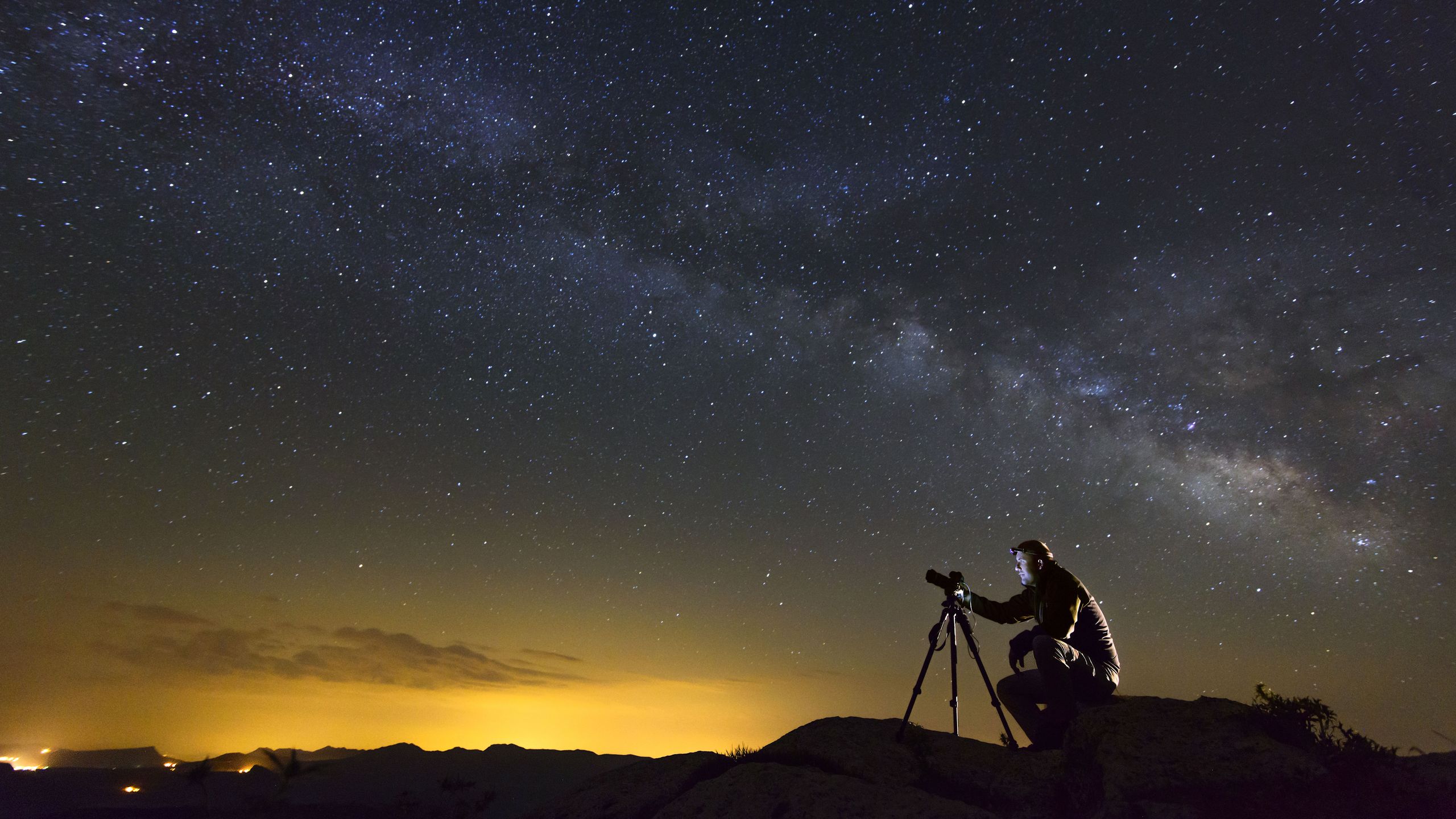 DSLR Vs Mirrorless cameras for Astrophotography | Space