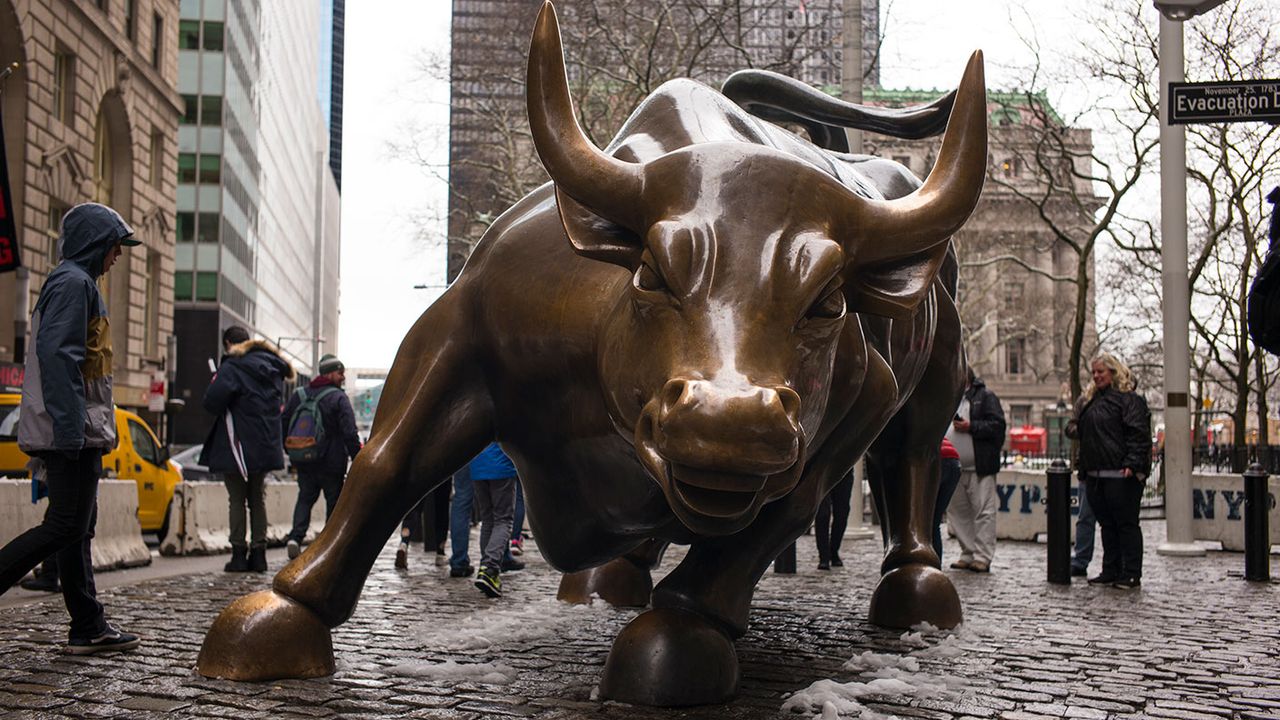 Wall Street bull statue