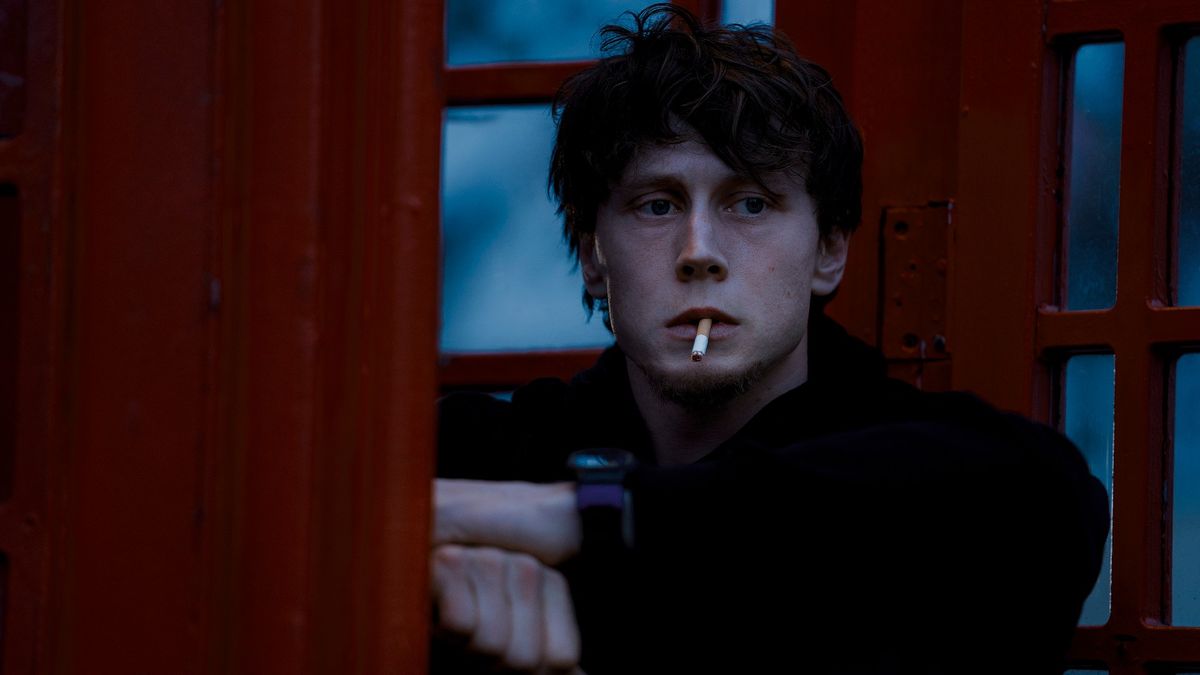 George MacKay in I Came By