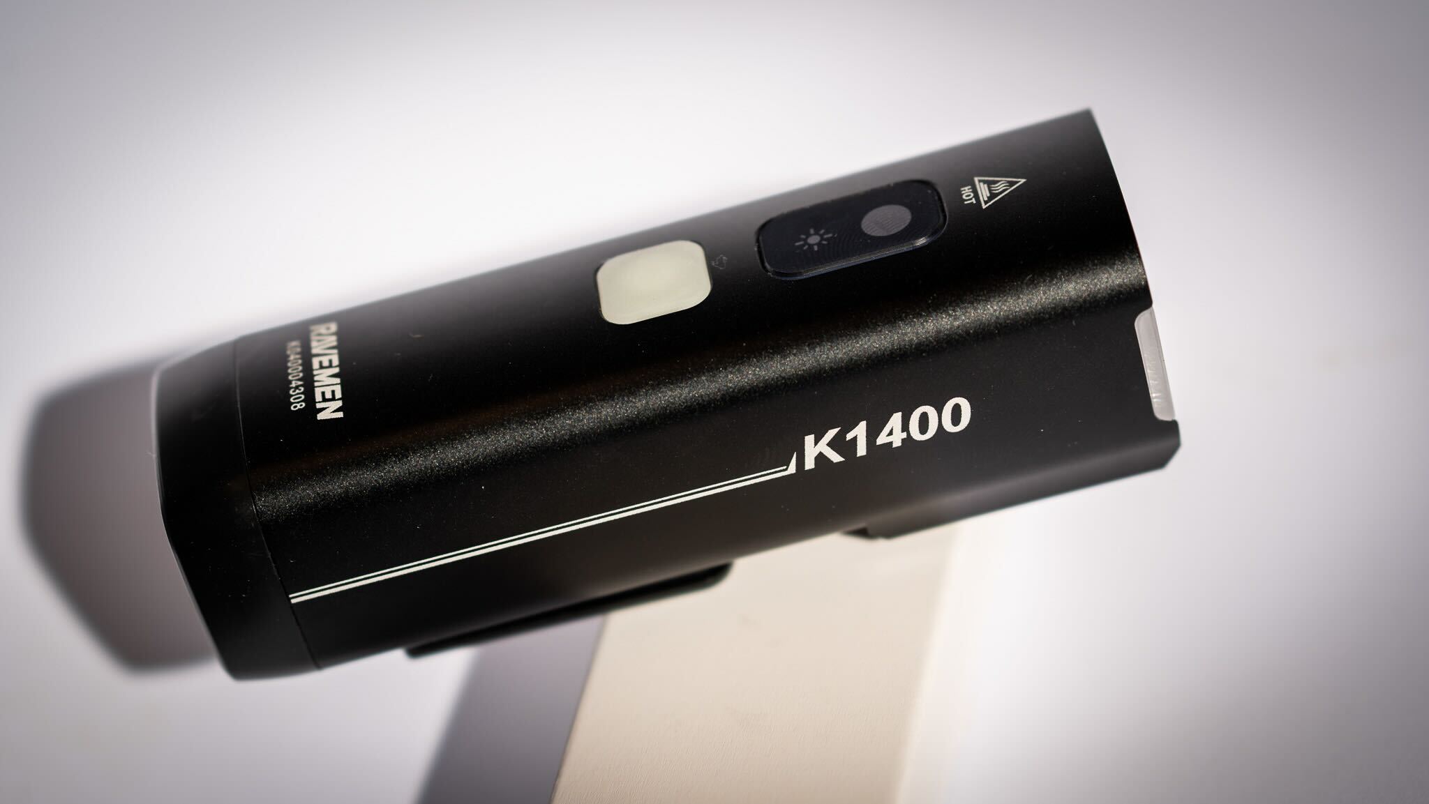 The Ravemen K1400 front bike light against the a plain white background