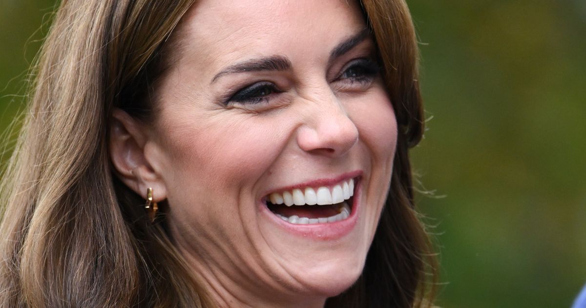 Kate Middleton aide à récolter 10 000 $ pour un organisme de bienfaisance spécialisé dans la santé mentale en portant ces boucles d'oreilles