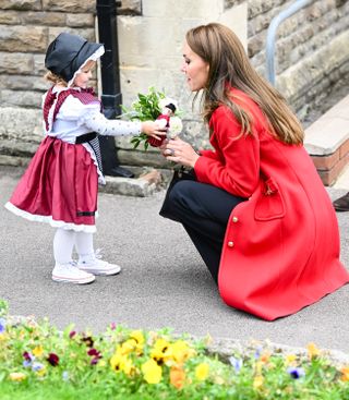 Kate Middleton meets Charlotte Bunting, a little girl wearing traditional Welsh outfit