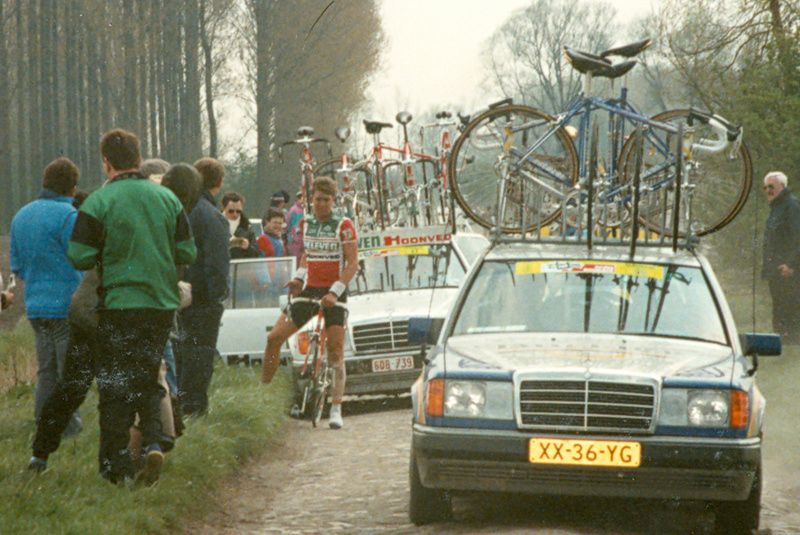 Sean Yates waits for the team car after a mechanical