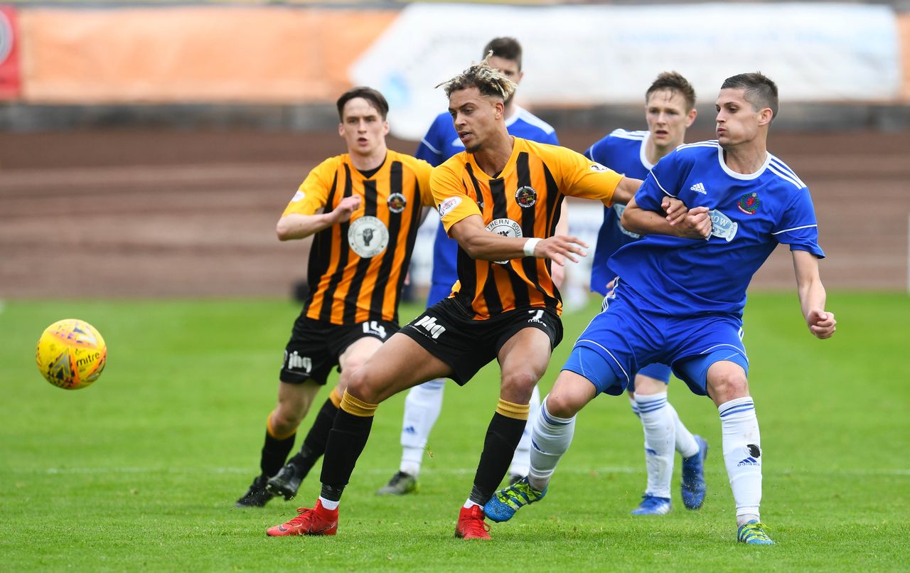 Berwick Rangers in action against Cove Rangers in 2019