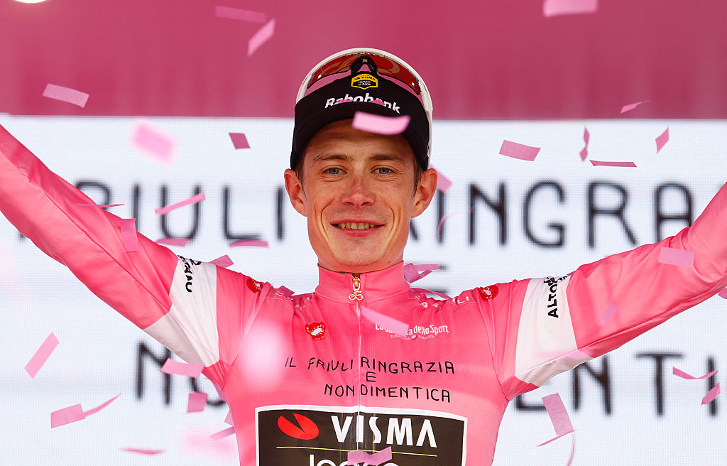 Team Visma Lease a Bike Danish rider Jonas Vingegaard celebrates on the podium with the overall leader's pink jersey after the 20th stage of the Giro d'Italia 2026 - Tour of Italy cycling race between Gemona del Friuli and Piancavallo, Italy, on May 30, 2026. (Photo by Luca Bettini / AFP)