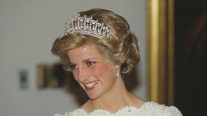 Princess Diana's jewelry is showcased as she attends a dinner at the British Embassy in Washington, DC, November 1985