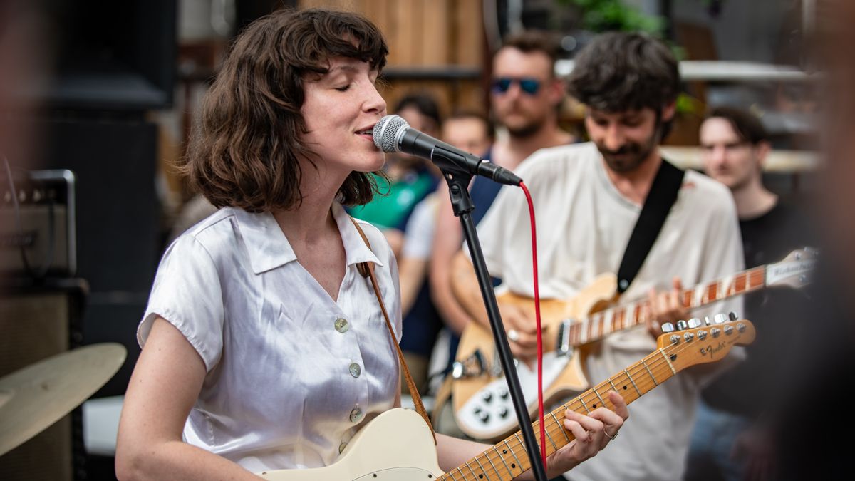 Widowspeak&#039;s Molly Hamilton and Robert Earl Thomas perform live