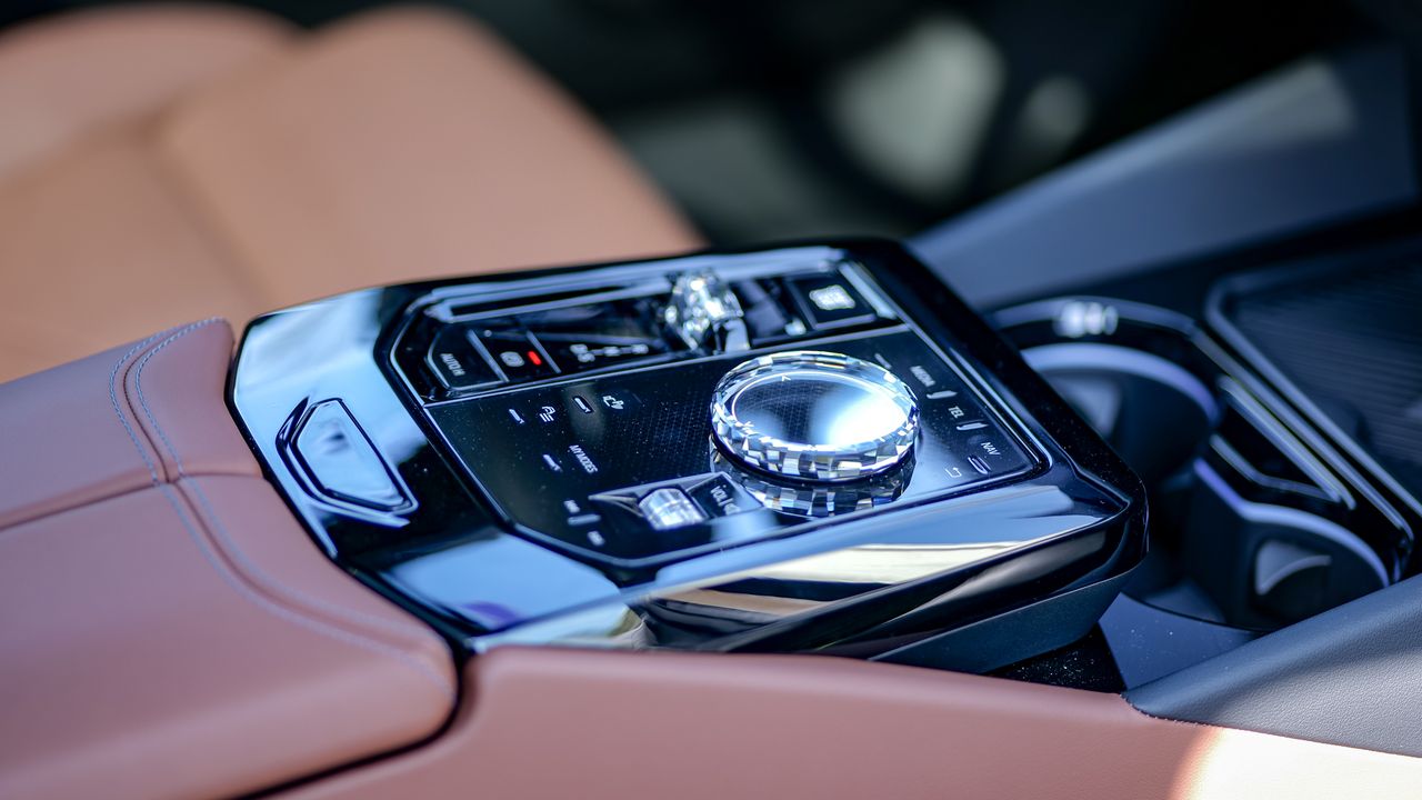 2026 BMW 550e review.