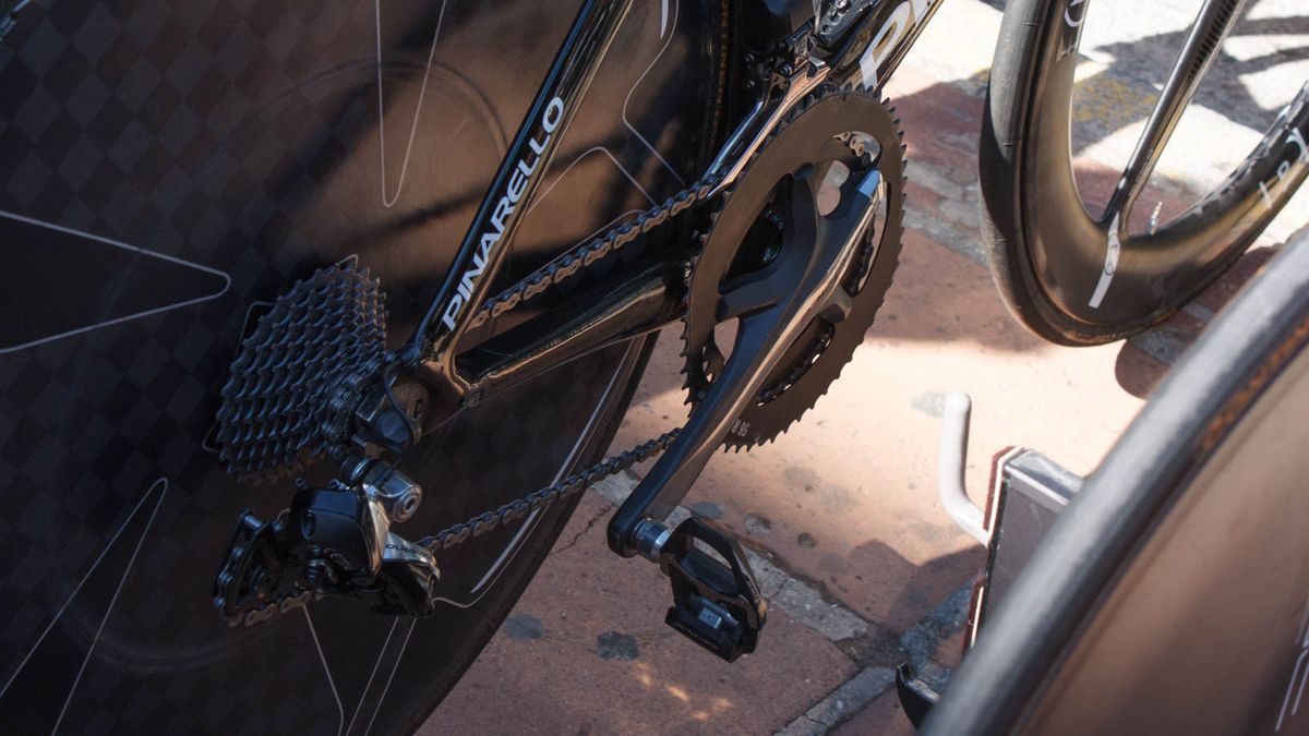 Froome's bike had older Dura-Ace 7900 cranks, fitted with a huge Osymetric chainring (Matthew Allen / Immediate Media)