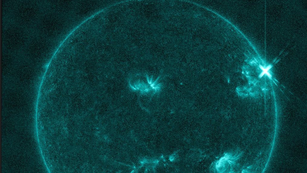 Sun erupts with biggest solar flare in 4 years in early Fourth of July fireworks..