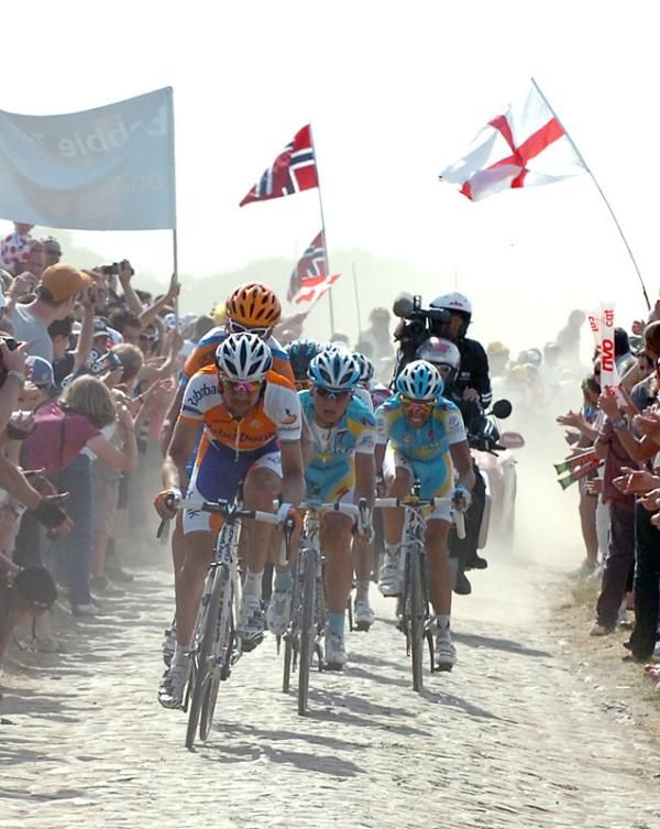 Denis Menchov (Rabobank) leads Johan Van Summeren (Garmin - Transitions) and Astana teammates Alexandre Vinokourov and Alberto Contador.