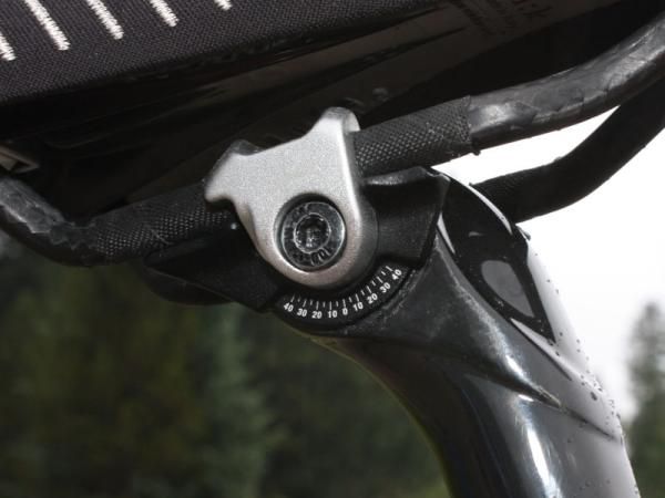 The rotating head uses a single bolt for adjustments and offers lots of rail support for lightweight saddles.