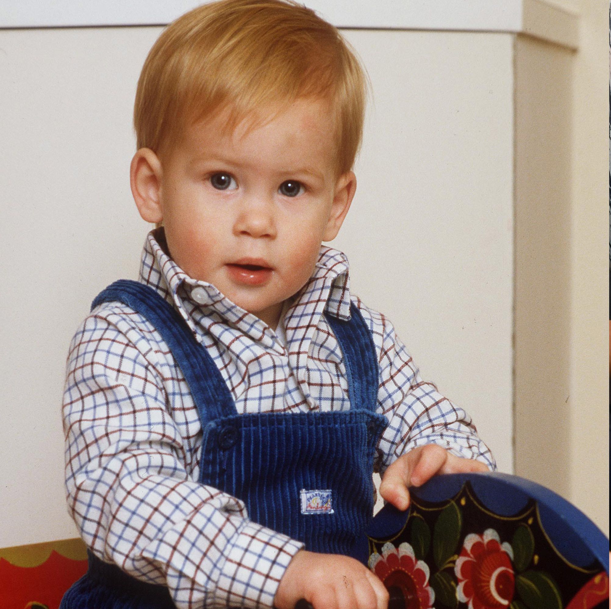Nose, Ear, Finger, Cheek, Eye, Skin, Child, Hand, Baby & toddler clothing, Toddler, 