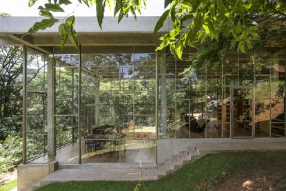 Atelier Branco Casa Biblioteca