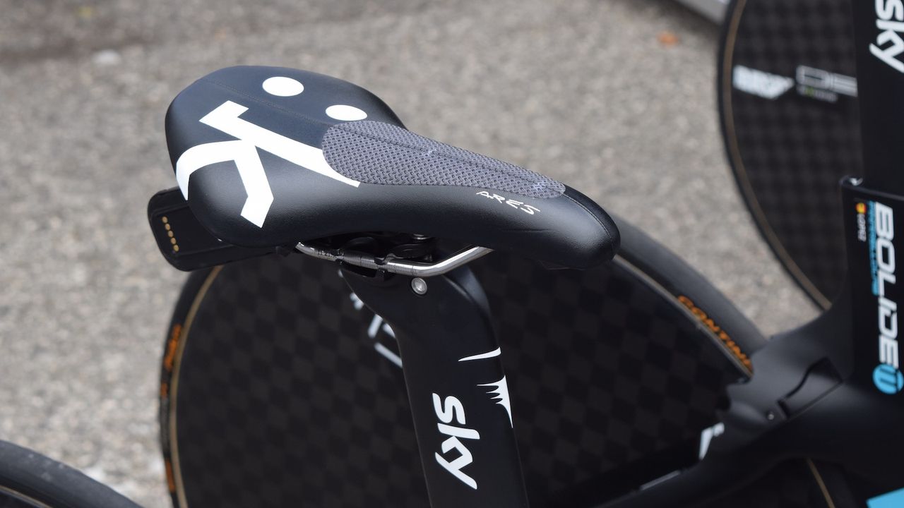 Peter Kennaugh's Fizik saddle had some grippy rubber glued to his saddle to stay in the optimum position during the time trial