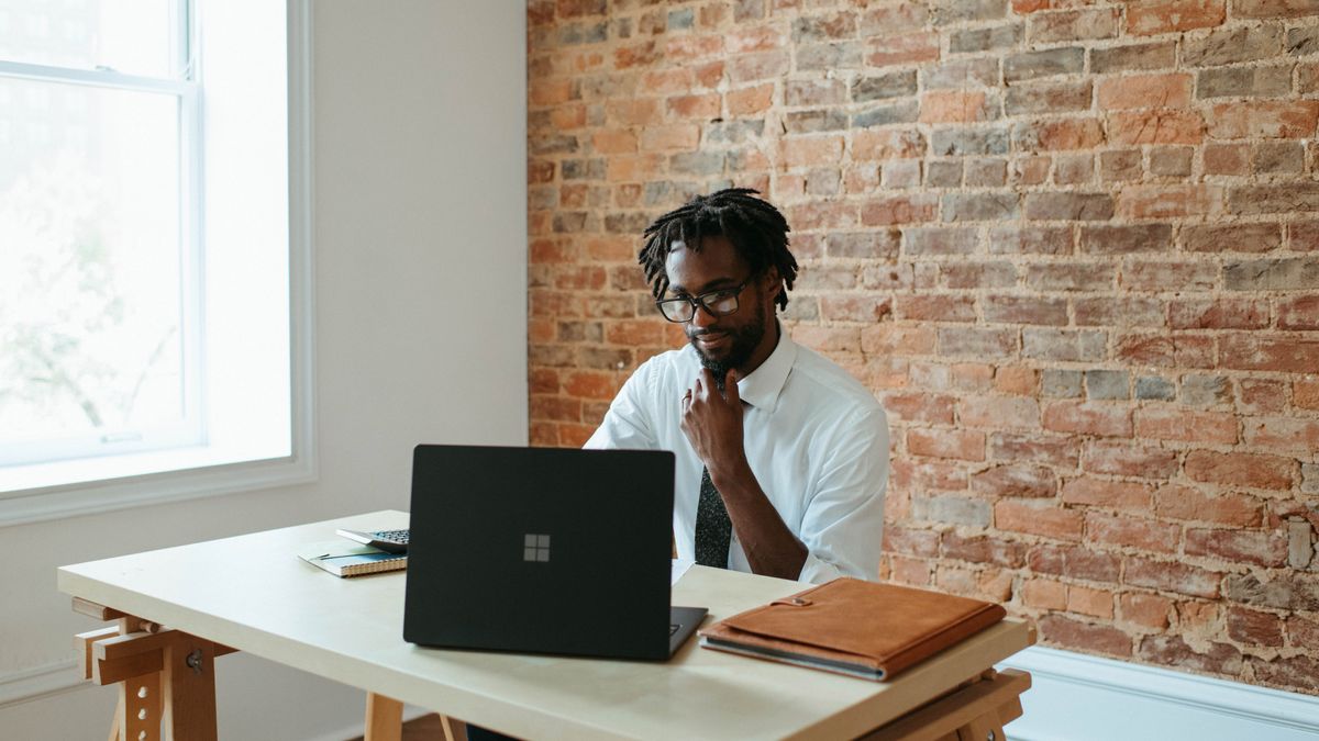 businessman working on a Windows laptop