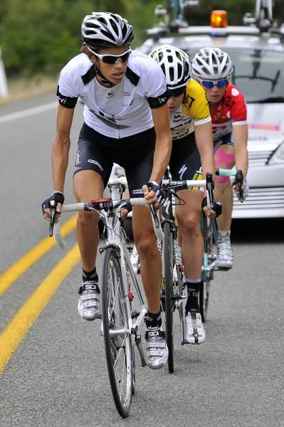 Cath Cheatley (NZ National Team), Judith Arndt (HTC Highroad) and Ruth Corset (Team Jayco) have broken clear.