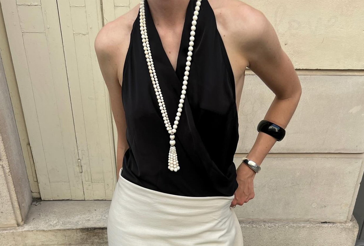 Influencer wearing black and white outfit.