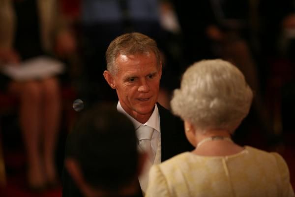 Shane Sutton receives his MBE from Her Majesty the Queen.