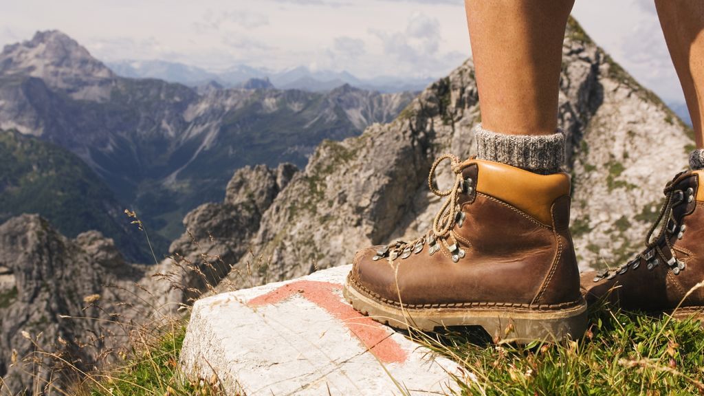 How to choose hiking boots a stepbystep guide Advnture