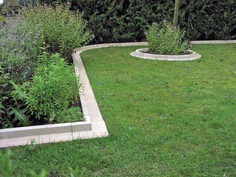 13 Garden Edging Ideas Keep Your Lawn, Stone Edging For Garden Borders