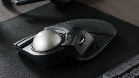 Elecom Huge Plus trackball mouse