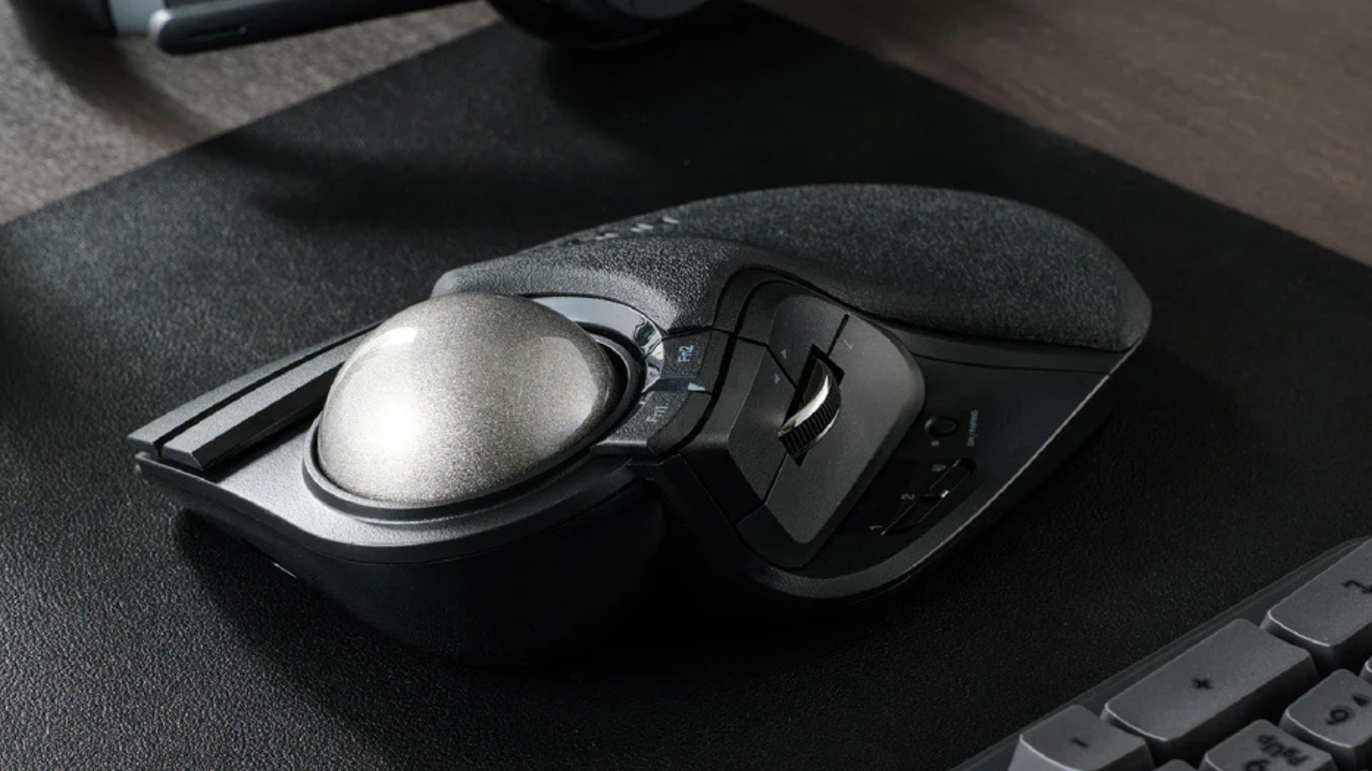 Elecom Huge Plus trackball mouse