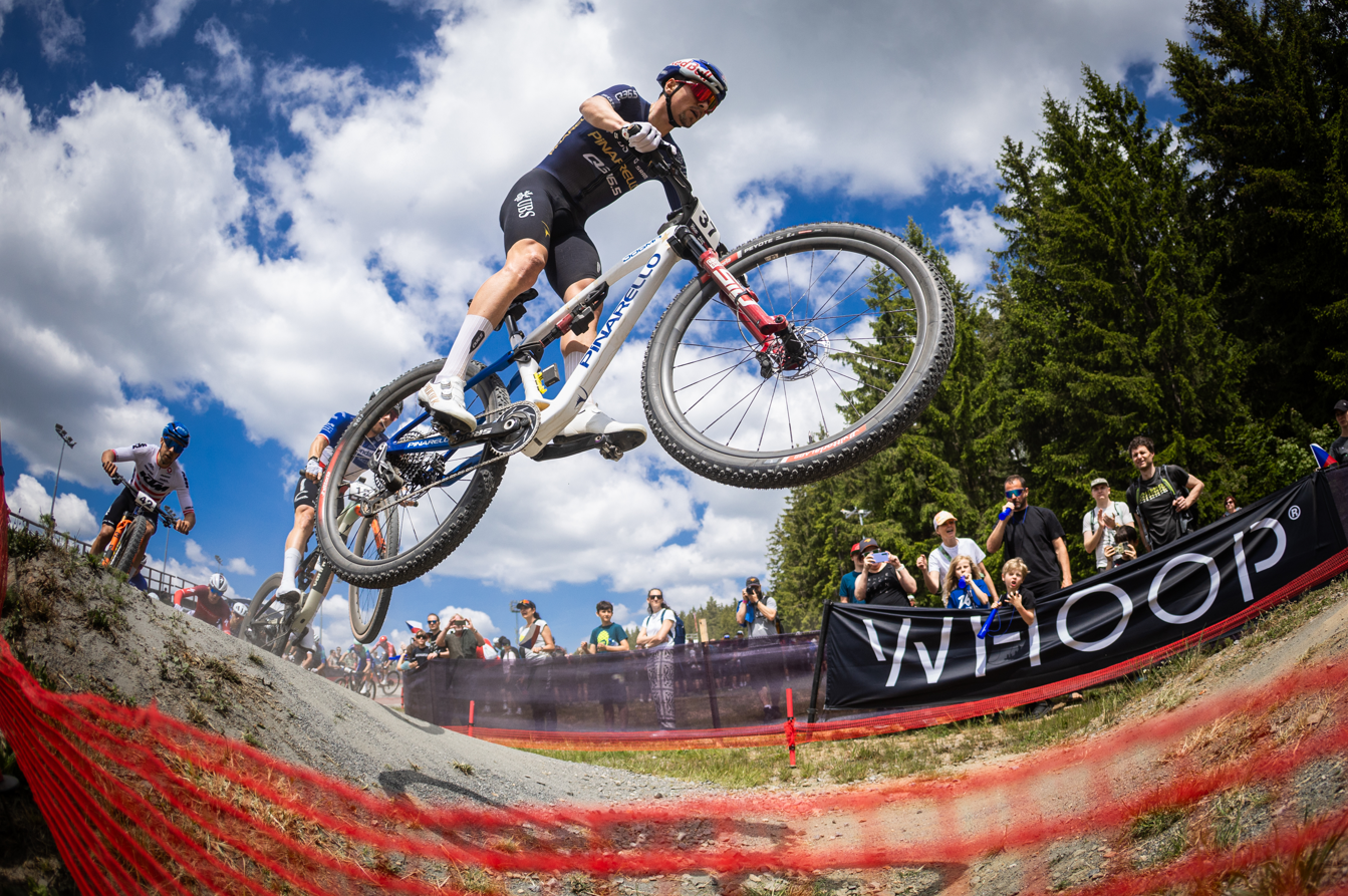 Tom Pidcock (Pinarello Q36.5) finished second at Nov&amp;eacute; M&amp;#283;sto Na Morav&amp;#283; XCC