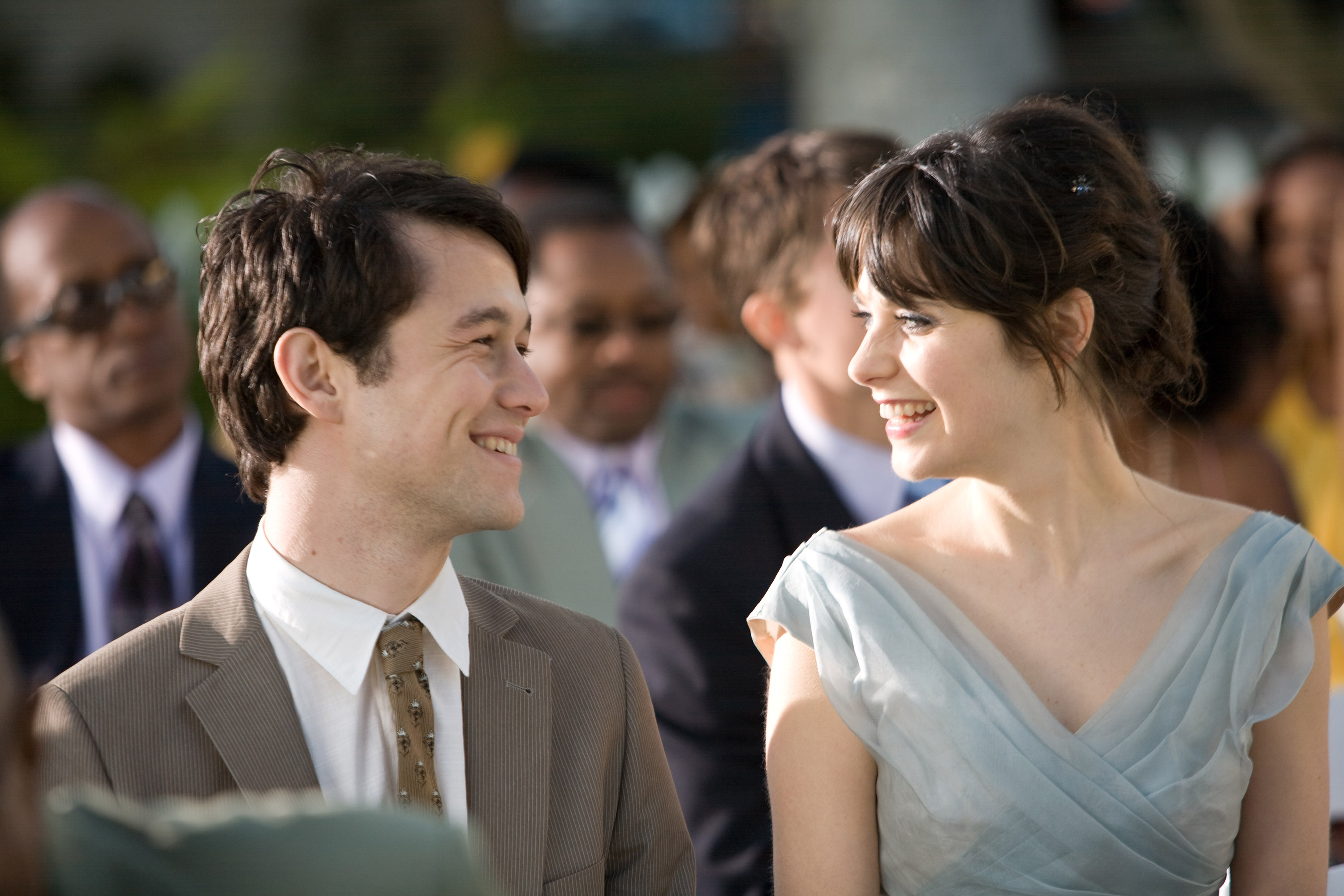 500 Days of Summer -elokuvan päähenkilöt nauravat keskenään