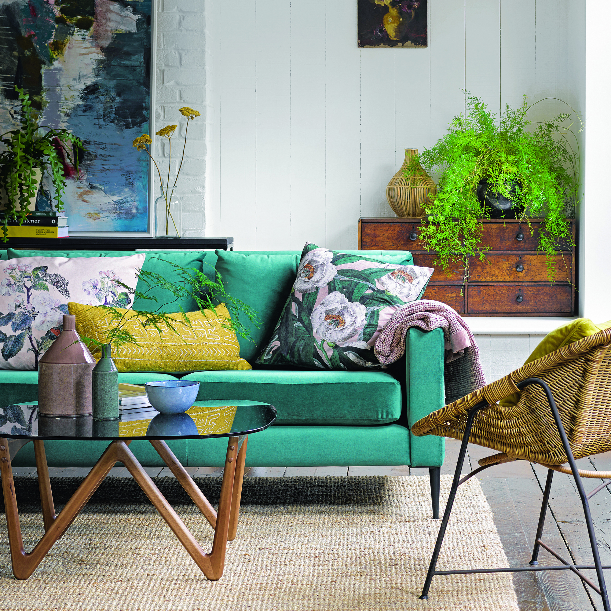 Emerald green sofa living room ideas for any space
