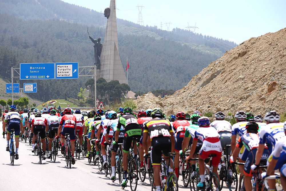The field during stage 7 at the Tour of Turkey