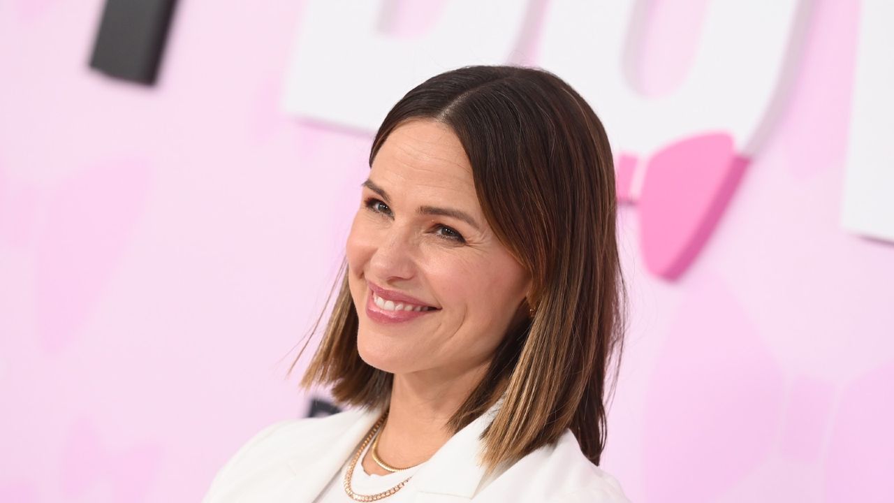 Jennifer Garner alarms fans after sharing &#039;personal&#039; items in jacket pockets