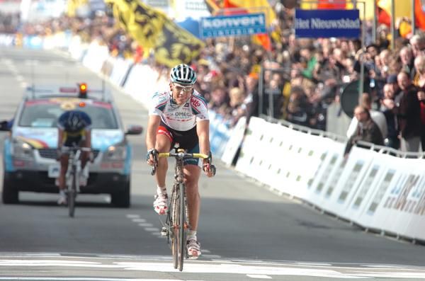 Philippe Gilbert (Omega Pharma-Lotto) left Leukemans behind in the final 500m.