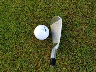 Mizuno RB566 golf ball and golf club