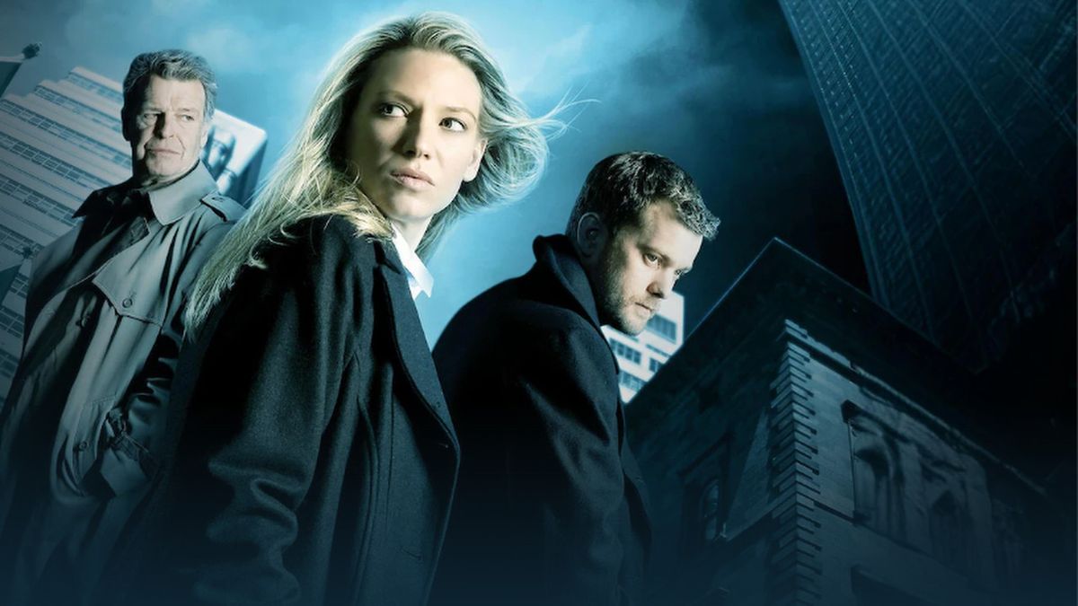 Walter Bishop (John Noble), Olivia Dunham (Anna Torv) and Peter Bishop (Joshua Jackson) in a promotional image for &quot;Fringe&quot;